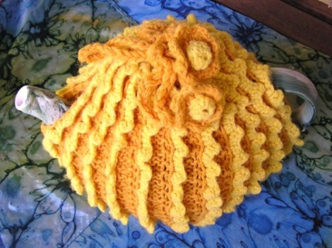 vintage-knitted-and-crocheted-cosy